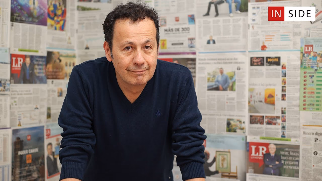 ¿Dónde trabaja Alejandro Villalobos?