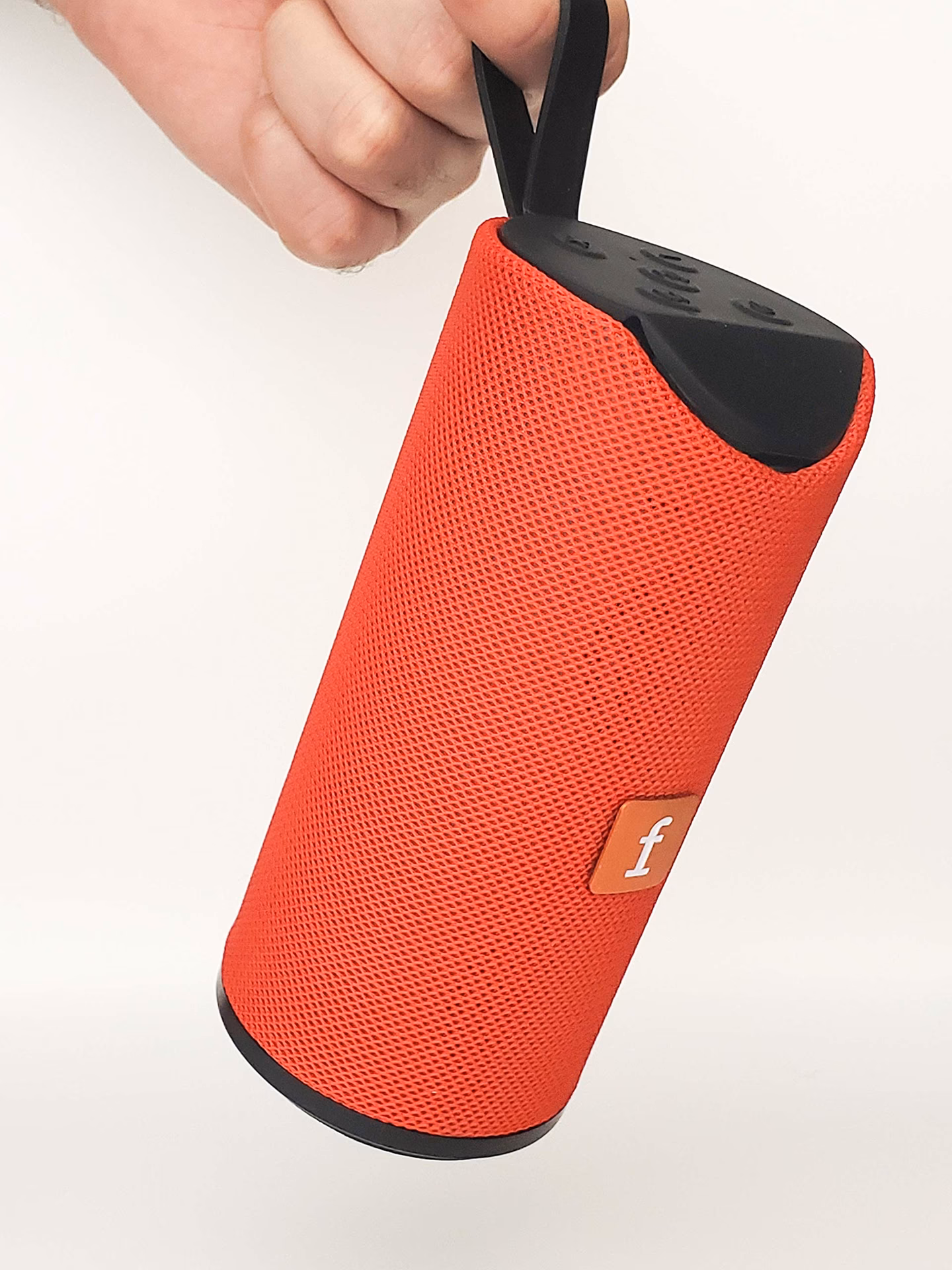 ¿Cómo conectar el altavoz a la radio?