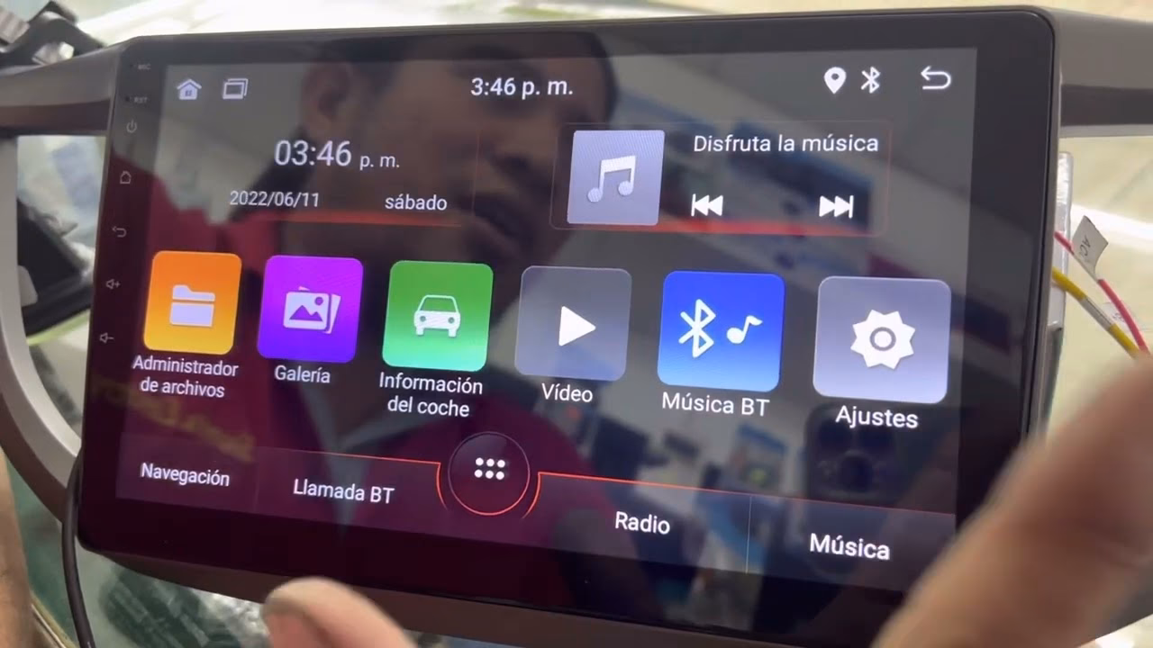 ¿Cómo cambiar de AM a FM en la radio del coche?