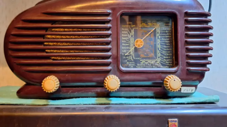 ¿Cuándo aparece la radio en España?