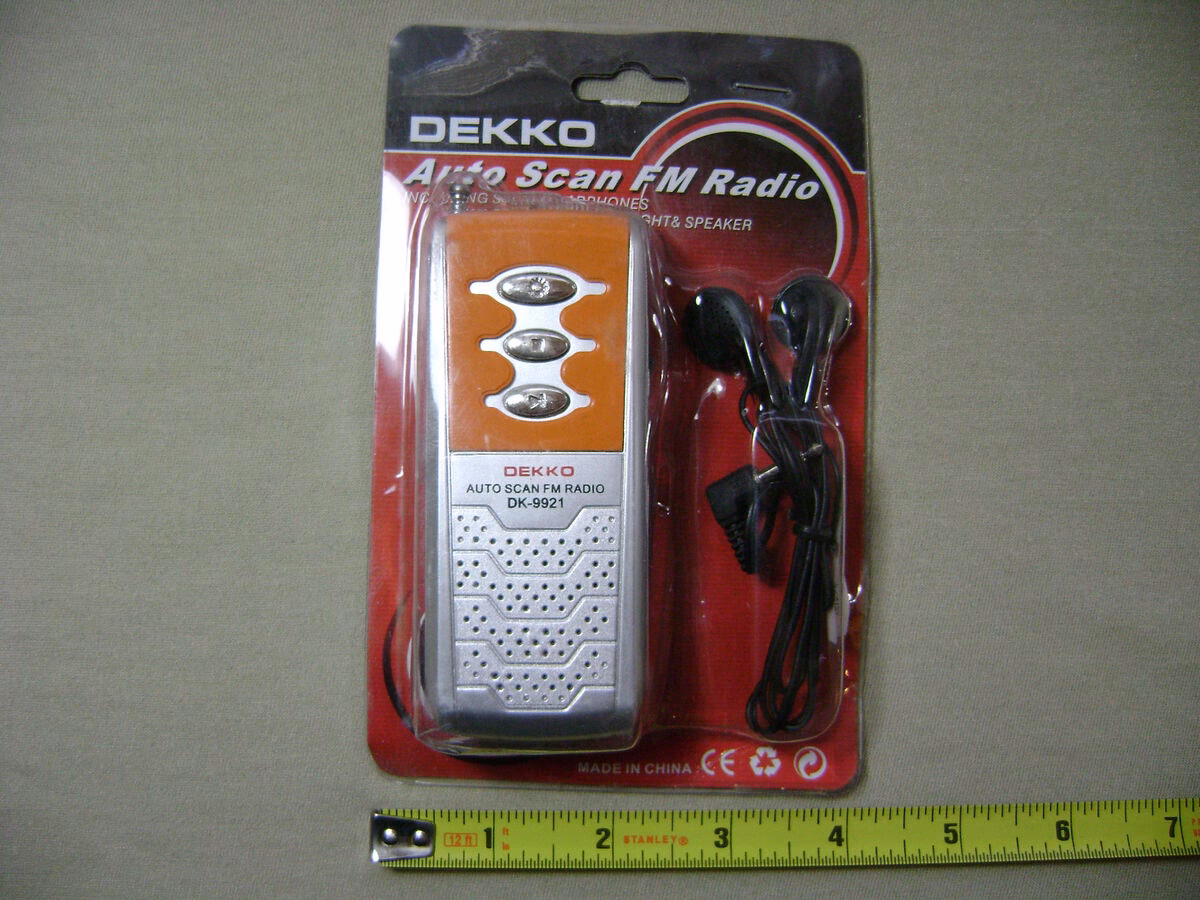 What is an auto scan radio?