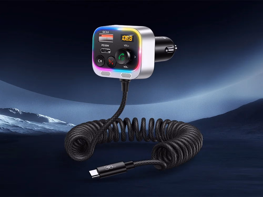 ¿Qué puede provocar interferencias en la radio de un coche?