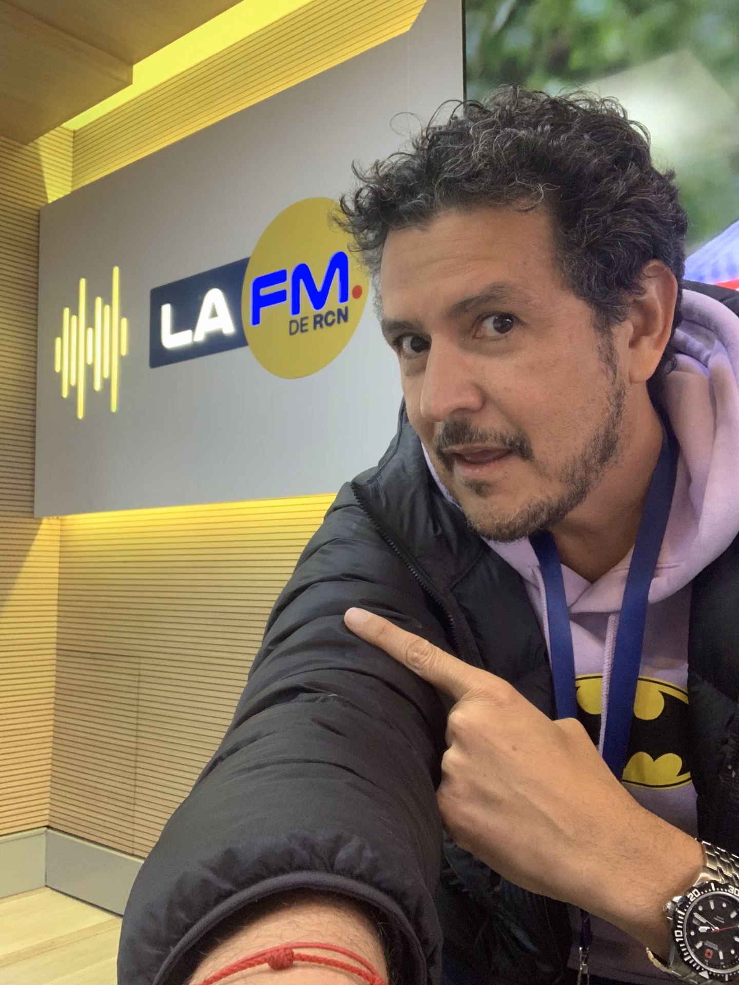 ¿Cuál es el género de Carlos Montoya?