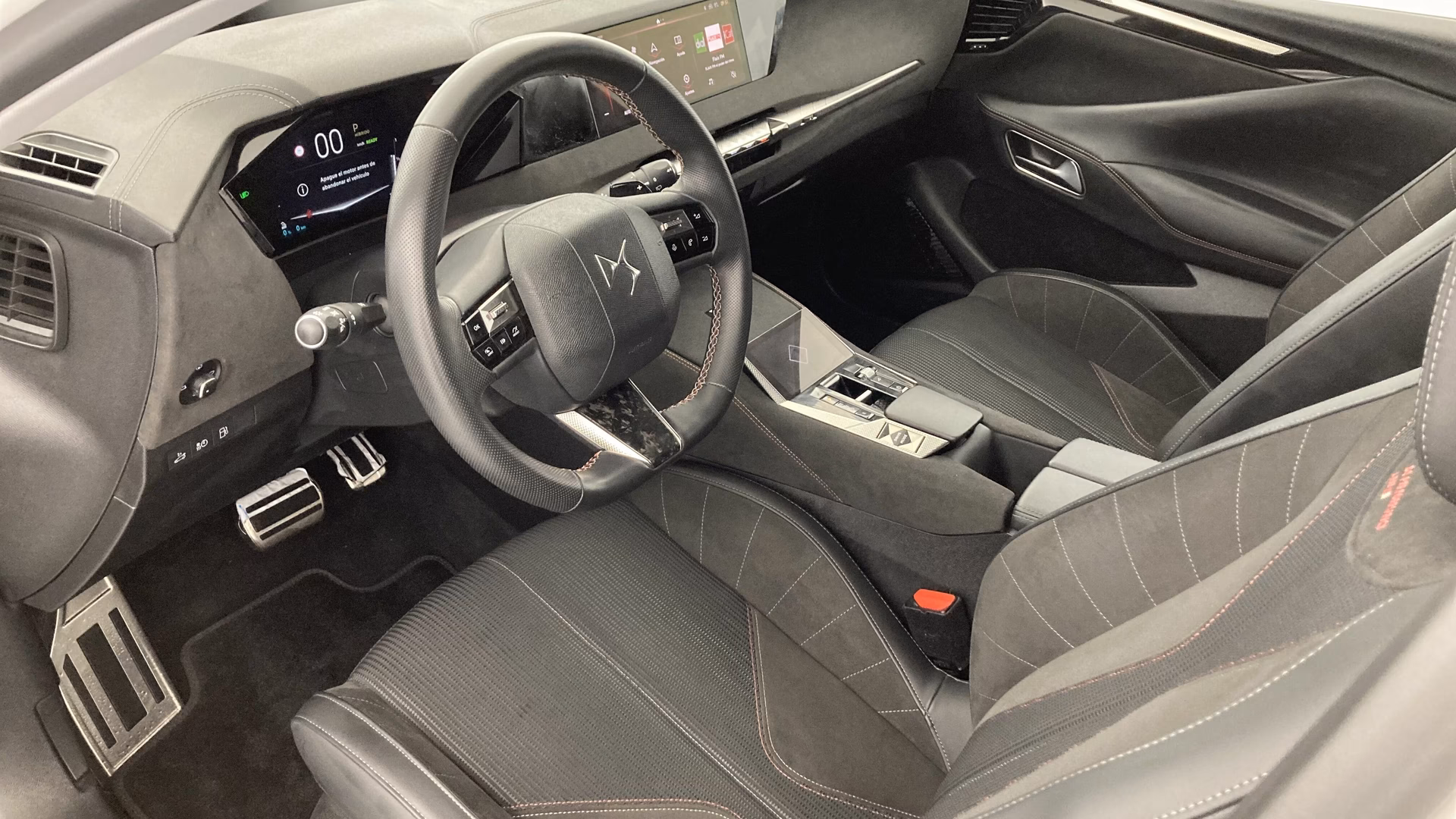 ¿Qué es el cargo de $200 por los autos de alquiler de Hertz?