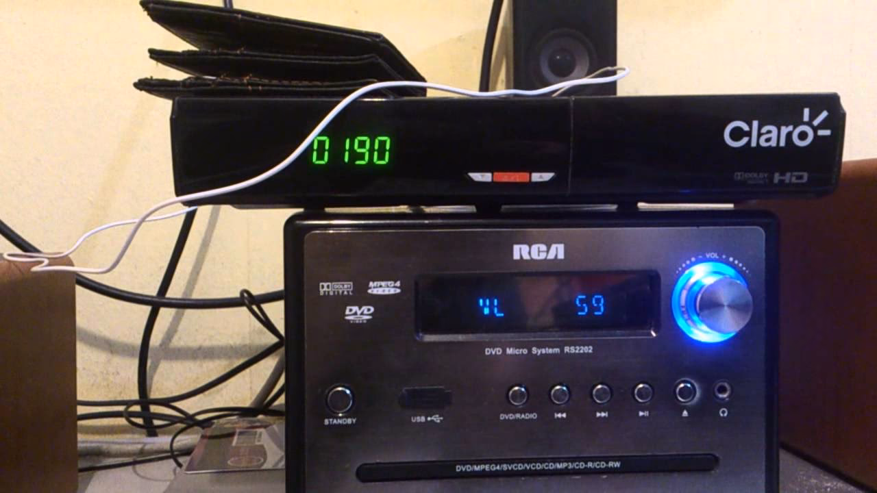 ¿Las radios de fábrica tienen salidas RCA?