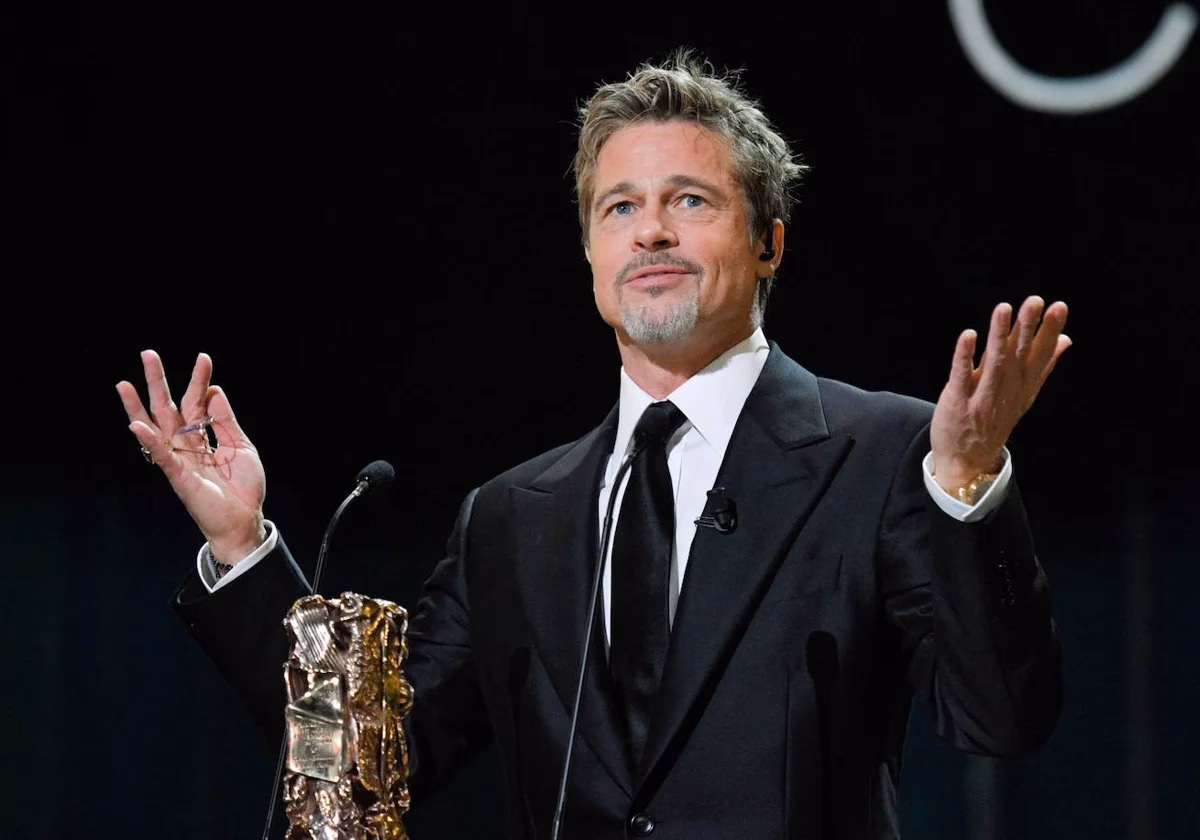 ¿Qué usa Brad Pitt en su cara?