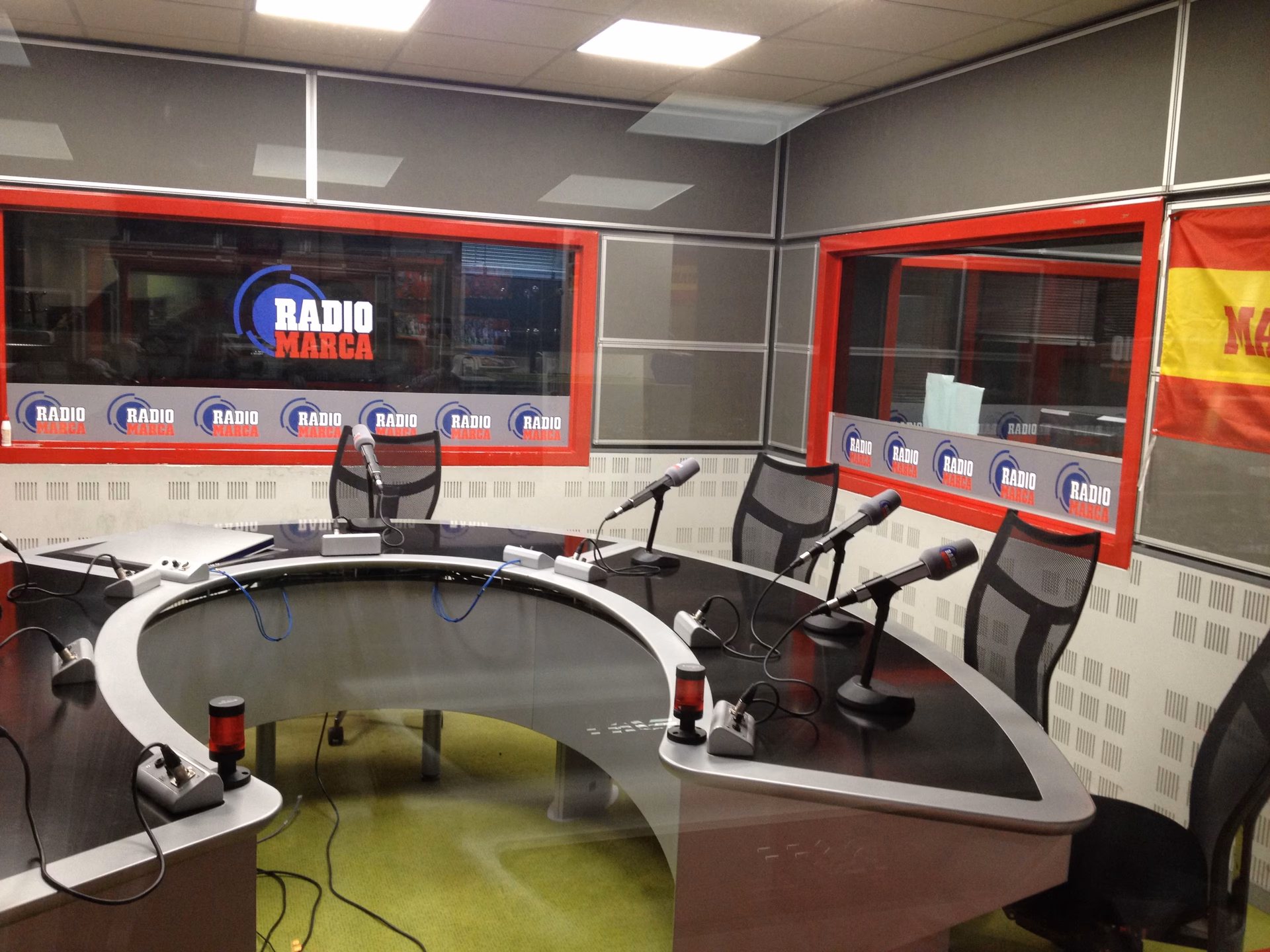 ¿Cómo se llama un escritorio de radio?