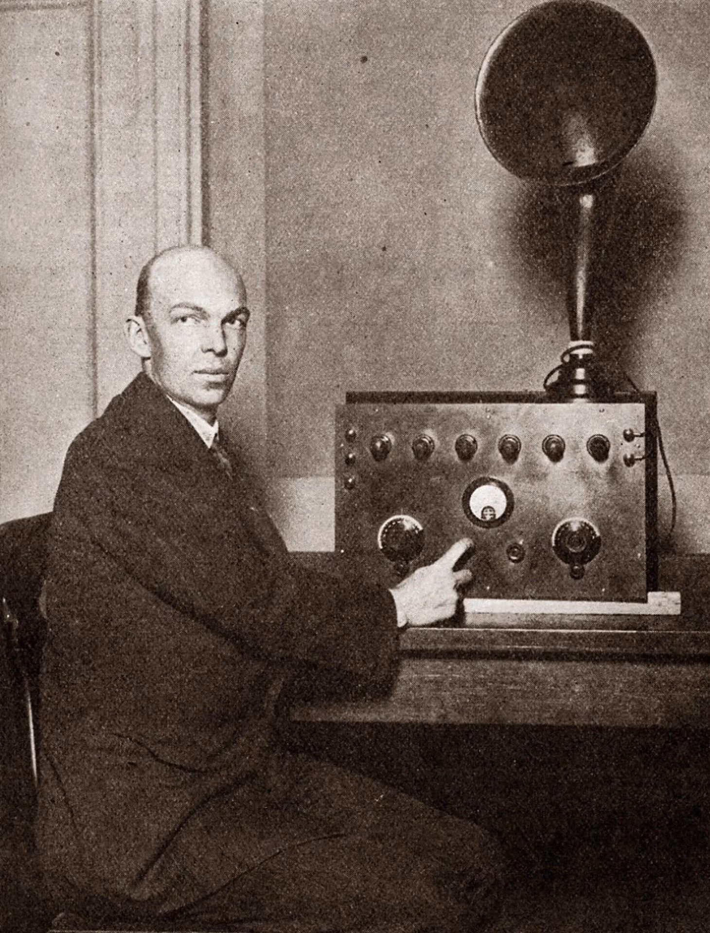 What year did FM radio come out in cars?