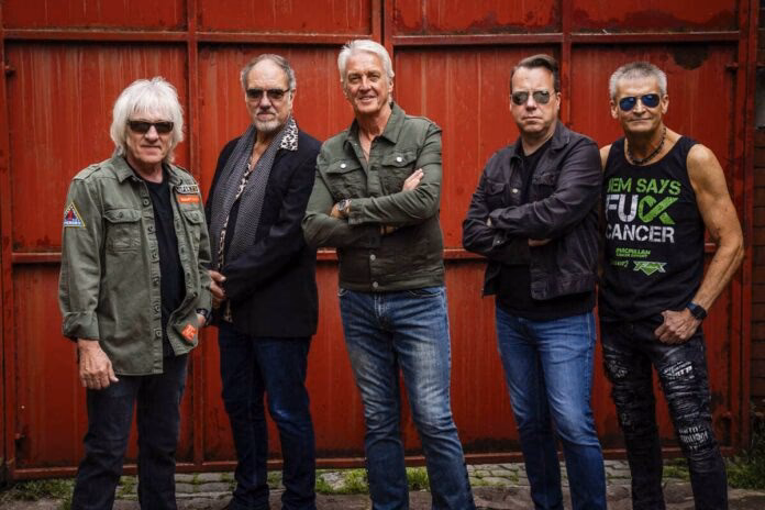 ¿Existe una banda llamada FM?