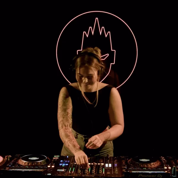 How much do radio stations pay DJs?