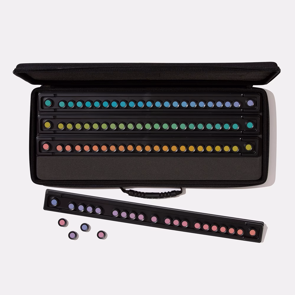 What is a passing score for a color blind test?