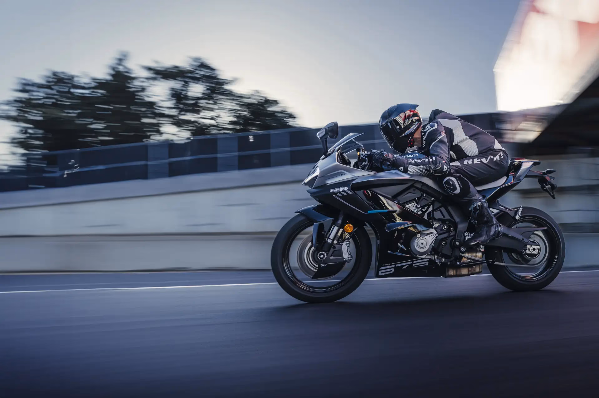 ¿Quién fabrica FC moto?