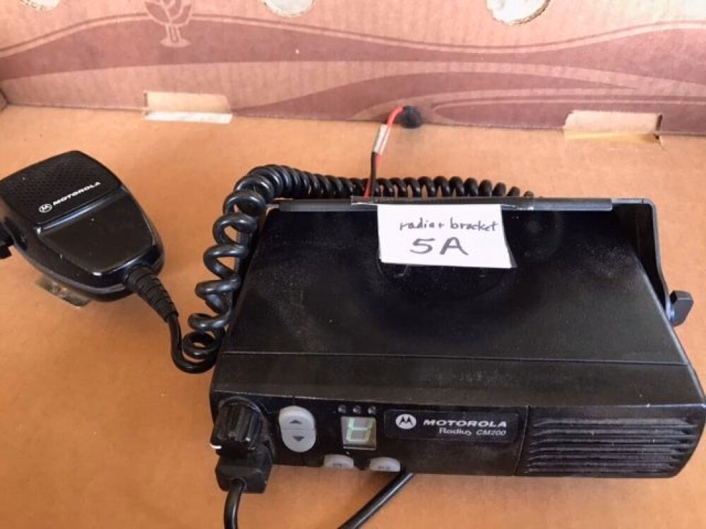 ¿Cómo activar el radio en mi celular Motorola?