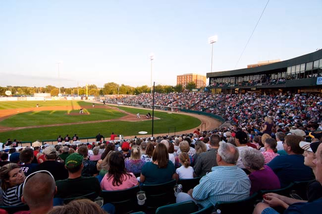 How much do FM RedHawks players make?