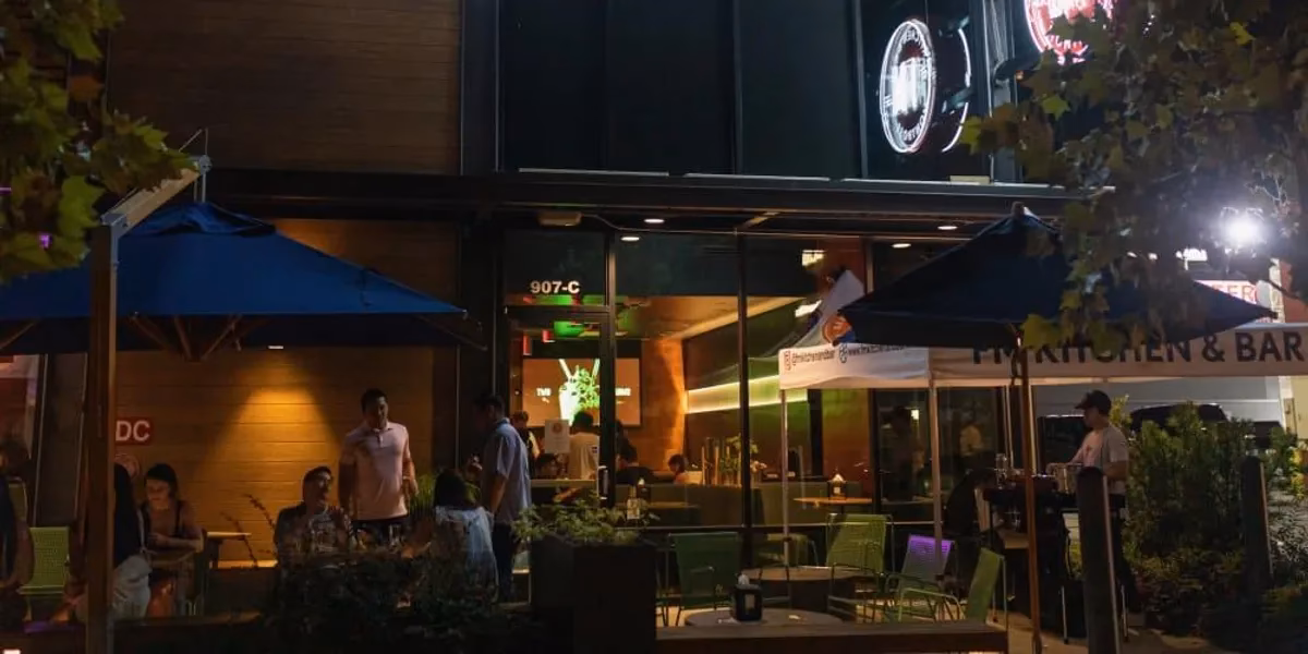 Who is the CEO of Xperience Restaurant Group?