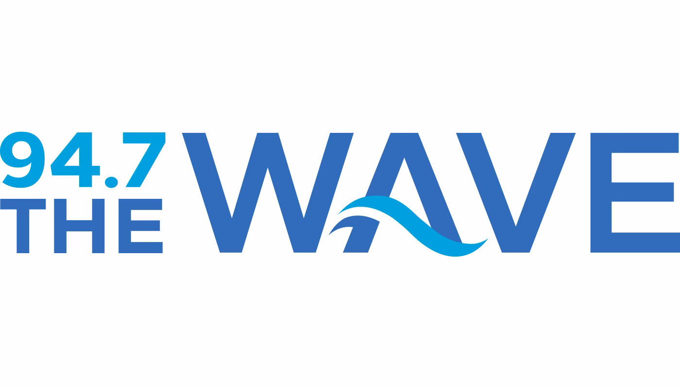 Does 700wlw have an FM station?