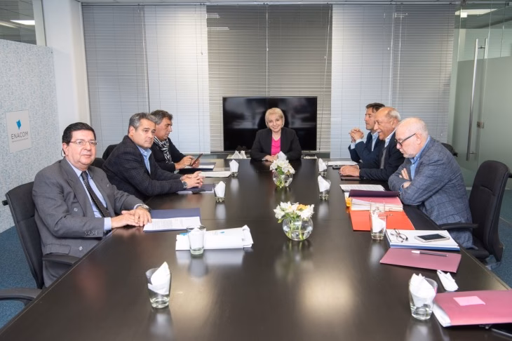 ¿Cómo obtener una licencia de radio?