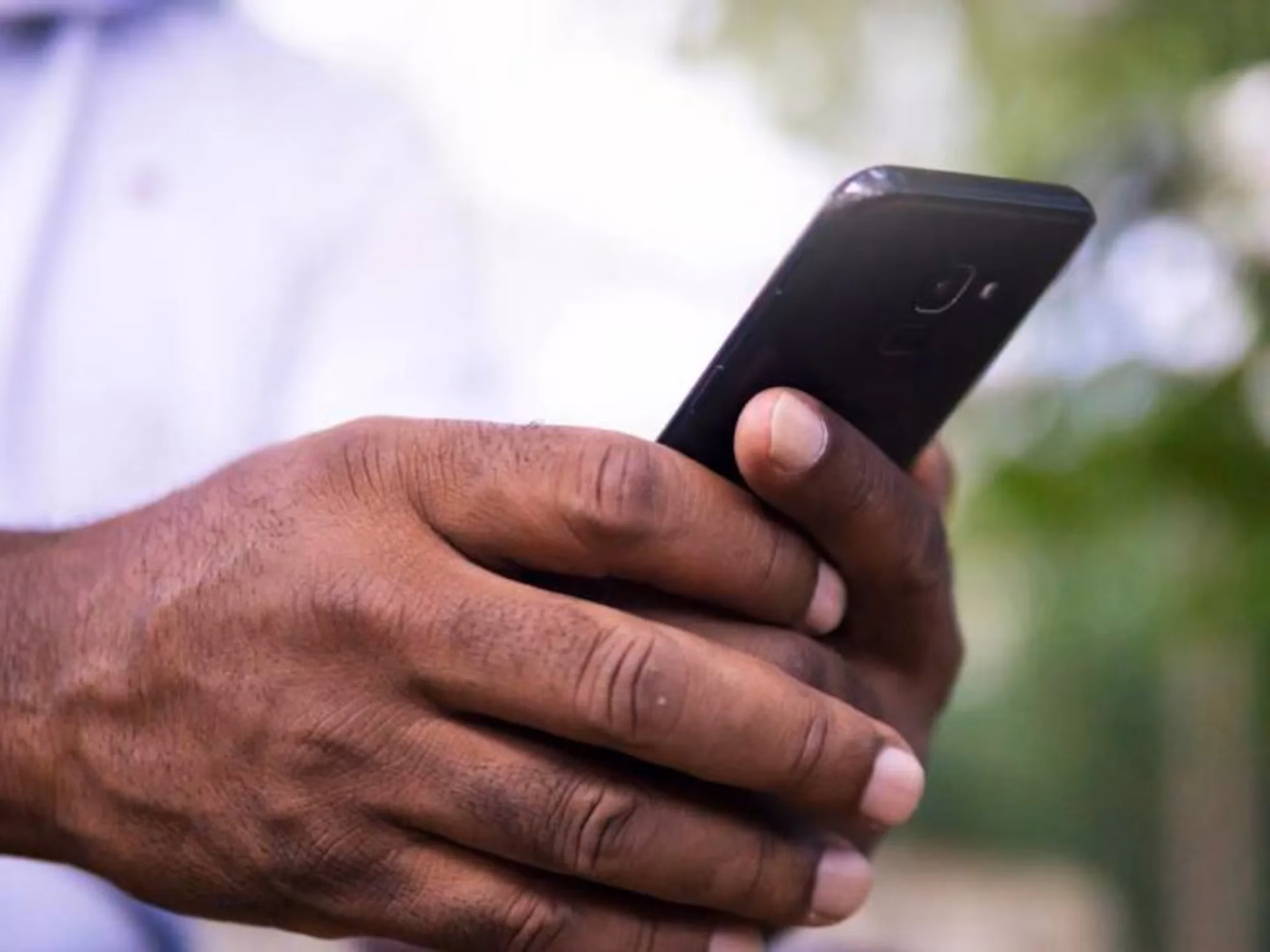 ¿Por qué los teléfonos Samsung tienen dos micrófonos?