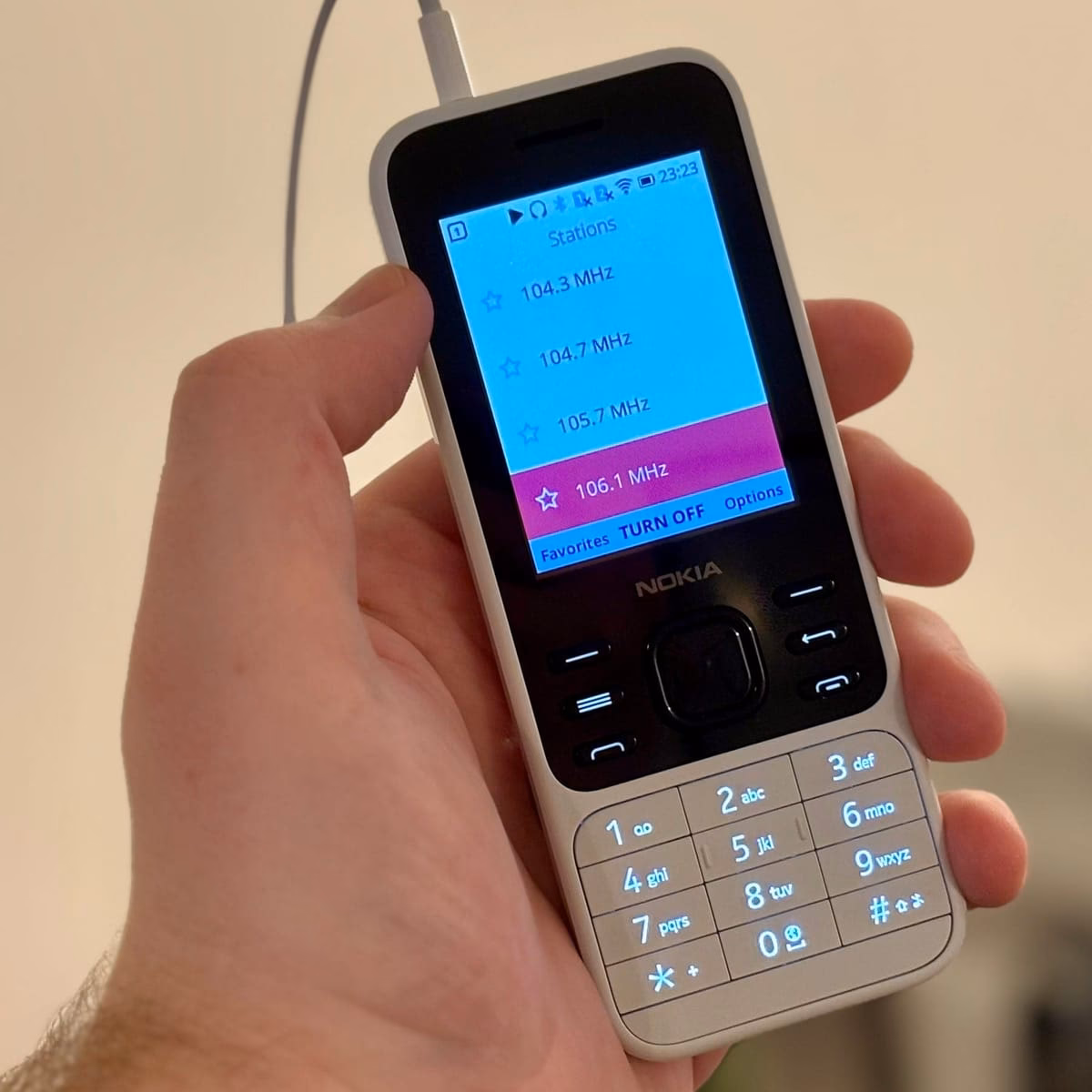 Which Samsung phone has FM radio?