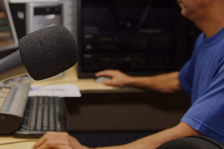 ¿Cómo llegar a ser operador de radio?