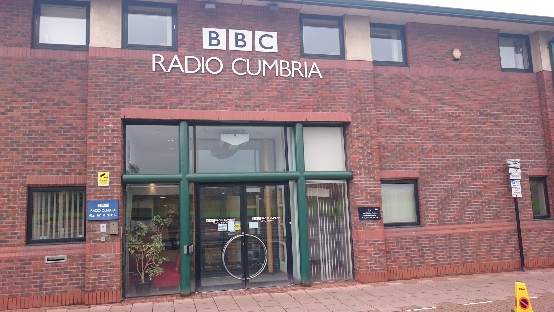 ¿Cuál es la frecuencia de Radio Cumbria?