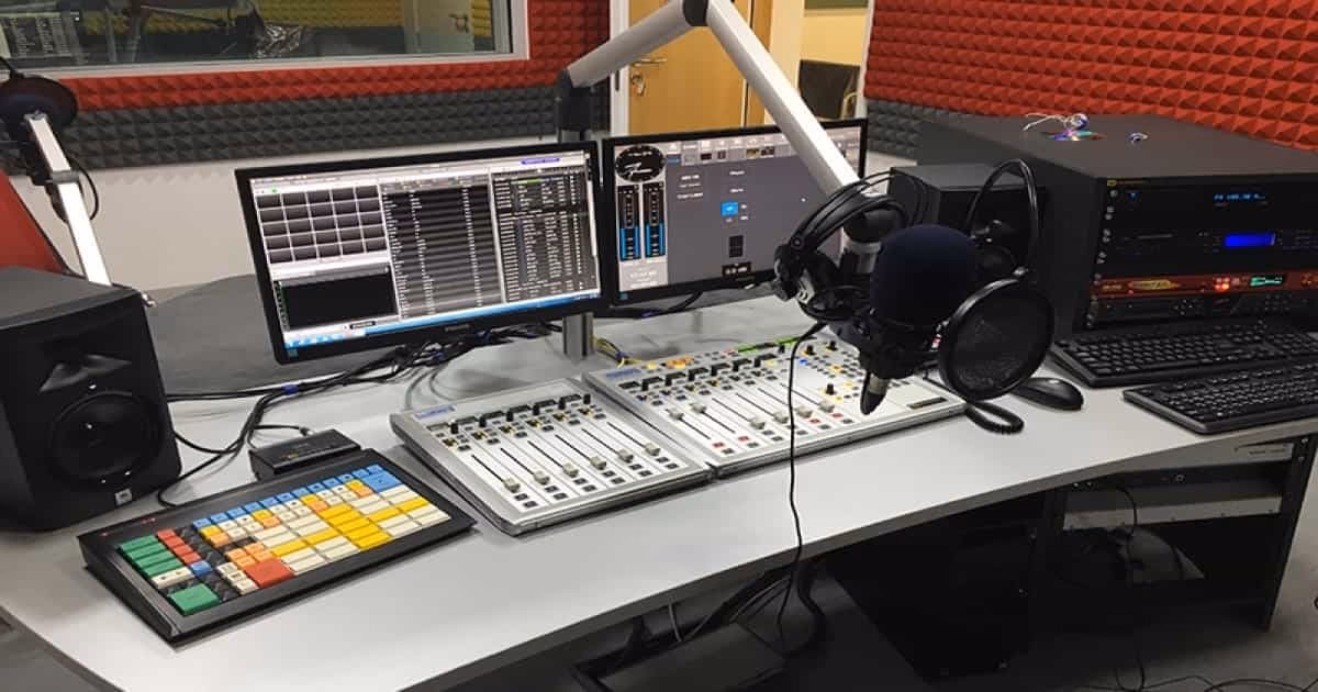 How many FM radio stations are there in Ghana?