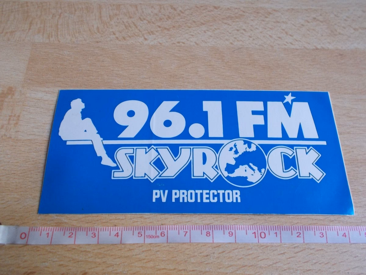 Does anyone listen to FM radio anymore?