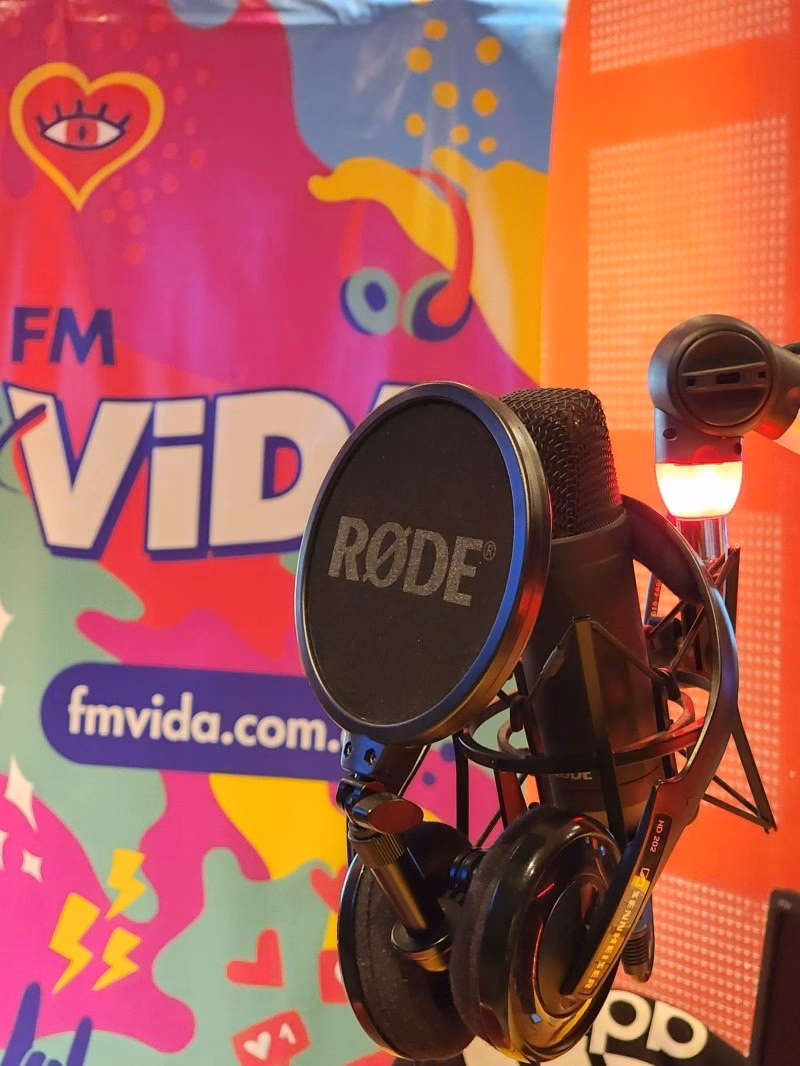 ¿Cómo escuchar la radio F de Rosario en Junin?