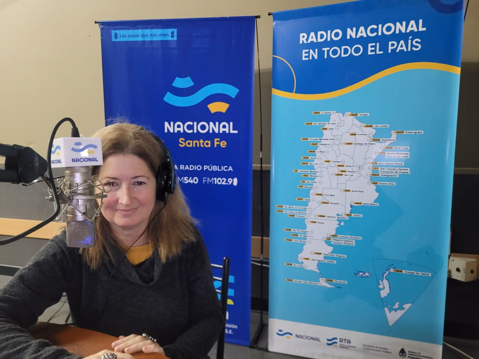 ¿Cuál es la programación de Radio Nacional Santa Fé FM?