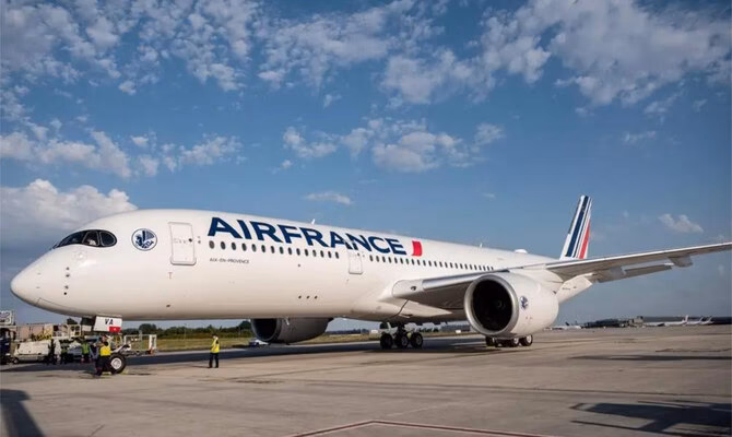How do I add assistance to Air France?