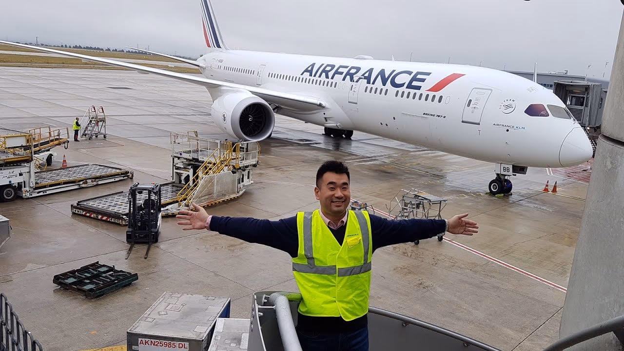How do I add assistance to Air France?