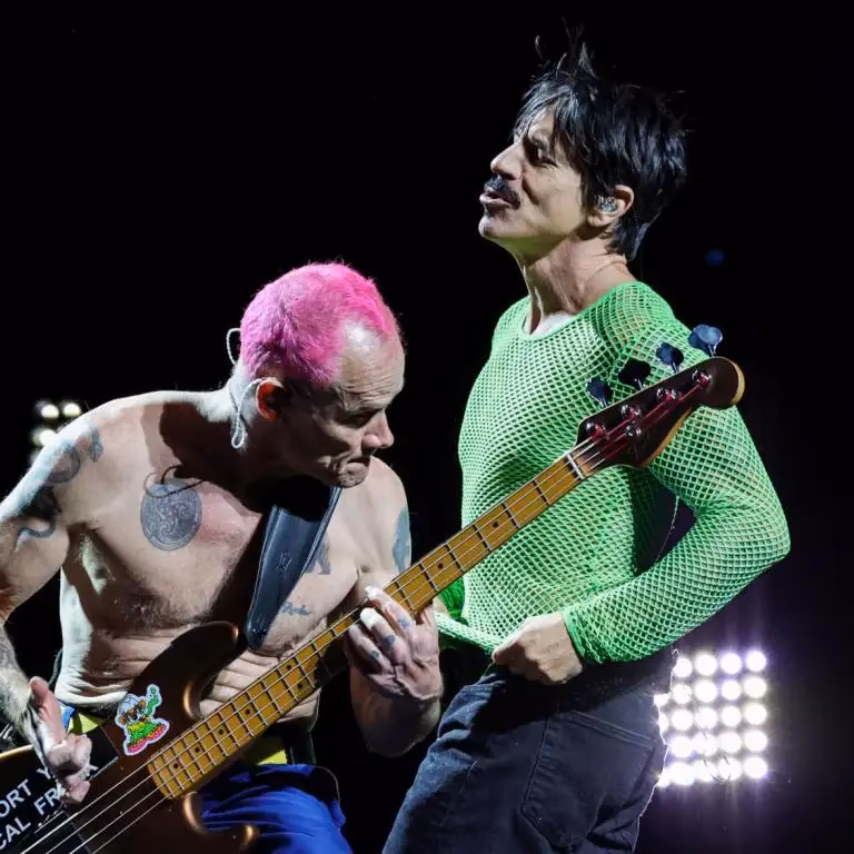What songs do the Red Hot Chili Peppers play in concert?